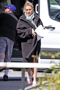 kate-hudson-arrives-on-set-of-mindy-kaling-s-untitled-basketball-comedy-03-22-2024-1.thumb.jpg.c9d8a820866d4141cc9203fcdef995dc.jpg