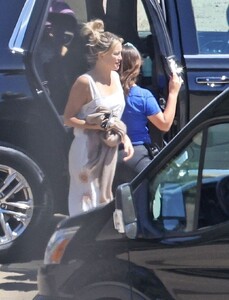 kate-hudson-arrives-on-the-set-of-untitled-basketball-project-in-la-04-25-2024-1.jpg