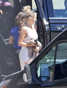 kate-hudson-arrives-on-the-set-of-untitled-basketball-project-in-la-04-25-2024-3.jpg