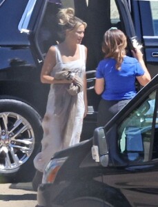 kate-hudson-arrives-on-the-set-of-untitled-basketball-project-in-la-04-25-2024-4.jpg