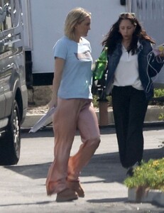 kate-hudson-in-silk-pajamas-at-mindy-kaling-s-basketball-project-filming-set-in-la-04-03-2024-2.thumb.jpg.1e0c133a9fcd10fcf56a85d67b9ce7fe.jpg