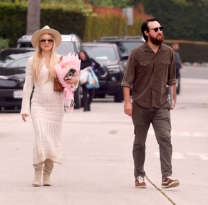 kate-hudson-leaves-graduation-party-in-los-angeles-05-31-2024-0.jpg