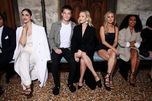 kate-hudson-max-mara-resort-fashion-show-2025-venice-1.jpg