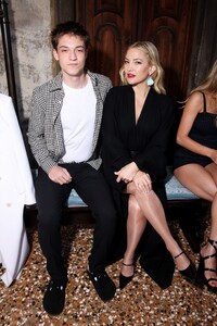 kate-hudson-max-mara-resort-fashion-show-2025-venice-3.jpg