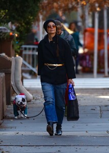 katie-holmes-beams-with-joy-on-her-46th-birthday-outing-in-new-york-city-12_17.2024-3.thumb.jpg.7427e14b68765f7f5a2acf772e891d67.jpg