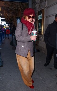 katie-holmes-braves-cold-for-our-town-matinee-12.22.2024-3.jpg
