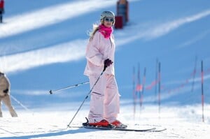 leni-and-heidi-klum-hit-the-slopes-in-aspen-12.20.2024-7.jpg