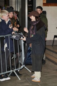 lily-collins-leaves-duke-of-york-theatre-12.13.2024-0.jpg