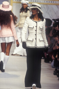 marielous93chanel-rtw-55.thumb.jpg.9bd2dd08eea6593e6b95eaa4e540b2ae.jpg