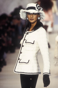 marielous93chanel-rtw-55d.thumb.jpg.c68965d2a7065fd9be55ab69e5b25f51.jpg