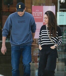 mila-kunis-and-ashton-kutcher-out-shopping-in-studio-city-11-06-2024-3.jpg