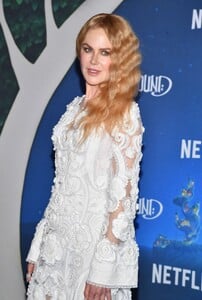 nicole-kidman-at-spellbound-premiere-in-nyc-8.jpg
