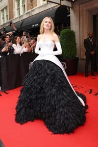nicole-kidman-celebrities-leaving-the-mark-hotel-for-the-2024-met-gala-in-new-york-3.jpg