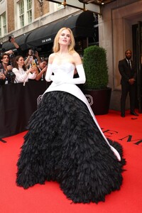 nicole-kidman-celebrities-leaving-the-mark-hotel-for-the-2024-met-gala-in-new-york-4.jpg
