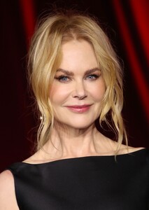 nicole-kidman-s-balenciaga-bombshell-a-masterclass-in-red-carpet-drama-4.jpg