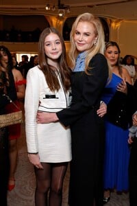 nicole-kidman-s-heartfelt-moment-glamour-grief-and-girl-power-at-thr-gala-11.jpg