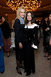 nicole-kidman-s-heartfelt-moment-glamour-grief-and-girl-power-at-thr-gala-12.jpg
