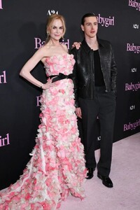 nicole-kidman-stuns-in-dreamy-pink-balenciaga-couture-at-babygirl-premiere-2.jpg