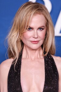 nicole-kidman-stuns-in-sheer-ferragamo-at-the-perfect-couple-premiere-in-los-angeles-7.jpg