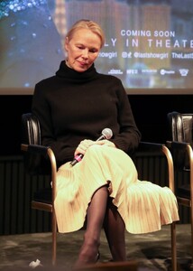 pamela-anderson-at-neuehouse-in-new-york-to-discuss-the-last-showgirl-12-01-2024-2.jpg