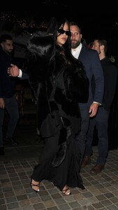 rihanna-and-asap-rocky-leaves-chiltern-firehouse-at-4am-in-london-12-03-2024-3.thumb.jpg.5f5acf22f0321ffa8528cda67873f0d2.jpg