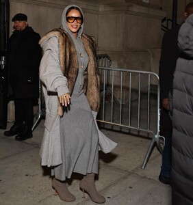 rihanna-out-and-about-in-new-york-12-05-2024-1.jpg
