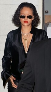 rihanna-out-for-late-night-dinner-with-pals-at-wally-s-in-beverly-hills-11-18-2024-6.jpg