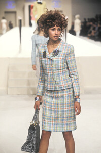 s97chanel-RTW-33-39b.thumb.jpg.a71a43ca74d83b6785a635b8485423a5.jpg
