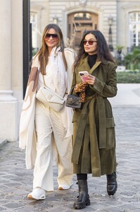 sofia-vergara-strolls-through-paris-12.26.2024-4.jpg