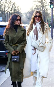 sofia-vergara-strolls-through-paris-12.26.2024-7.jpg
