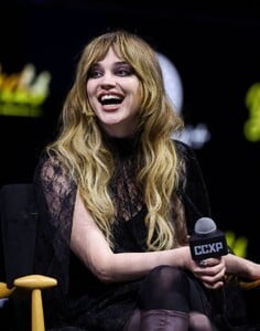 sophie-thatcher-at-paramount-ccxp-2024-in-sao-paulo-12-07-2024-1.jpg