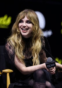 sophie-thatcher-at-paramount-ccxp-2024-in-sao-paulo-12-07-2024-6.jpg