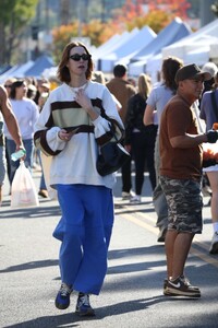 whitney-port-out-shopping-at-studio-city-farmers-market-12-01-2024-2.jpg
