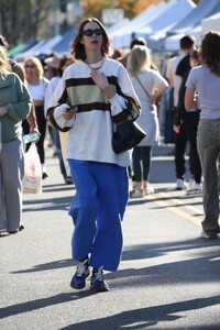 whitney-port-out-shopping-at-studio-city-farmers-market-12-01-2024-4.jpg