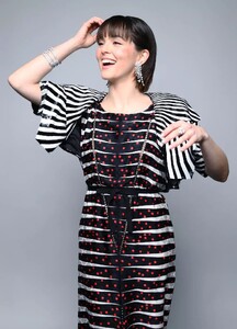 zoey-deutch-at-deadline-portrait-studio-12.04.2024-0.jpg
