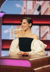zoey-deutch-on-the-kelly-clarkson-show-11-04-2024-2.jpg