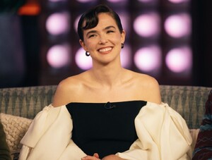 zoey-deutch-on-the-kelly-clarkson-show-11-04-2024-4.jpg