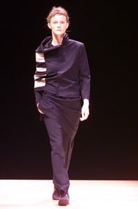 00010-yohji-yamamoto-fall-2001-ready-to-wear-ruta-palionyte.jpg