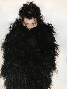 05-ELLEITjan89-m.NicolaHuckelUnk-ph_Tyen.jpg.9daef3caaae8e63a642bac3a3be935fc.jpg