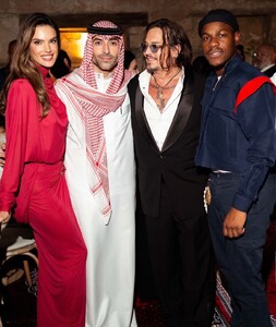[2024.12.14] alessandraambrosio_470092212_18477353272000670_6045447879280767036_n.jpg
