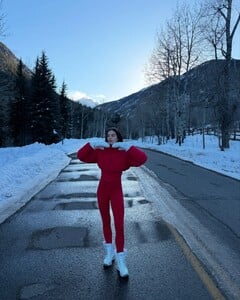 [2024.12.16] sarasampaio_470337692_18481563088058288_6439409444002984951_n.jpg