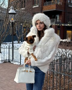 [2024.12.18] sarasampaio_470676970_18482043235058288_5924989754705225266_n.jpg