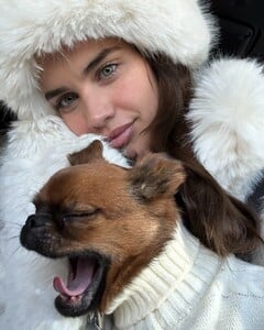 [2024.12.18] sarasampaio_470733297_18482043124058288_1979210517399047530_n.jpg