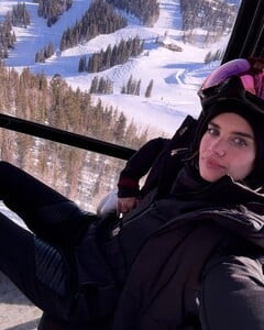 [2024.12.18] sarasampaio_470796025_18482043331058288_5198066862918423690_n.jpg