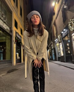 [2024.12.19] ana_d_armas_470908534_808144354757198_6807646500009140913_n.jpg