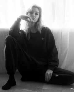 [2024.12.24] stellamaxwell_470919591_1983429618805380_4821385234272568989_n.jpg