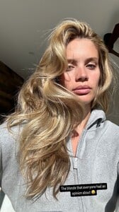 [2024.12.31] sarasampaio_472312040_18484672453058288_4031436814751721223_n.jpg