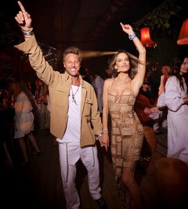 [2025.01.02] alessandraambrosio_472047827_18481235938000670_4637804652797003138_n.jpg