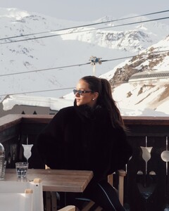 [2025.01.02] helenowen_472042218_3382413598561361_15268947581851990_n.jpg