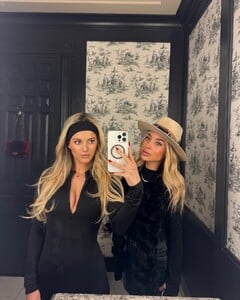 [2025.01.03] lindsaymariebrewer_472302581_572555968861485_4071132023345317983_n.jpg